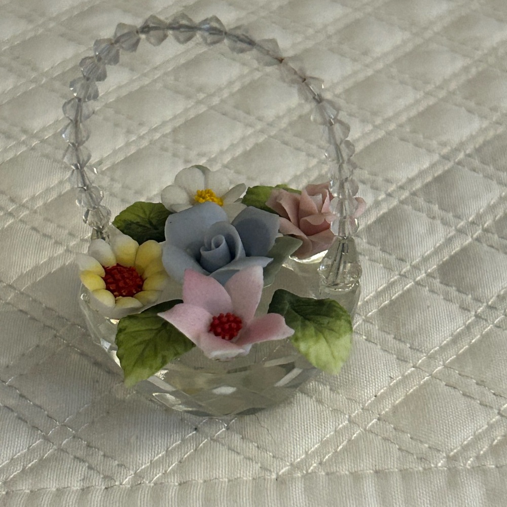 Vtg crystal symphony Basket of flowers